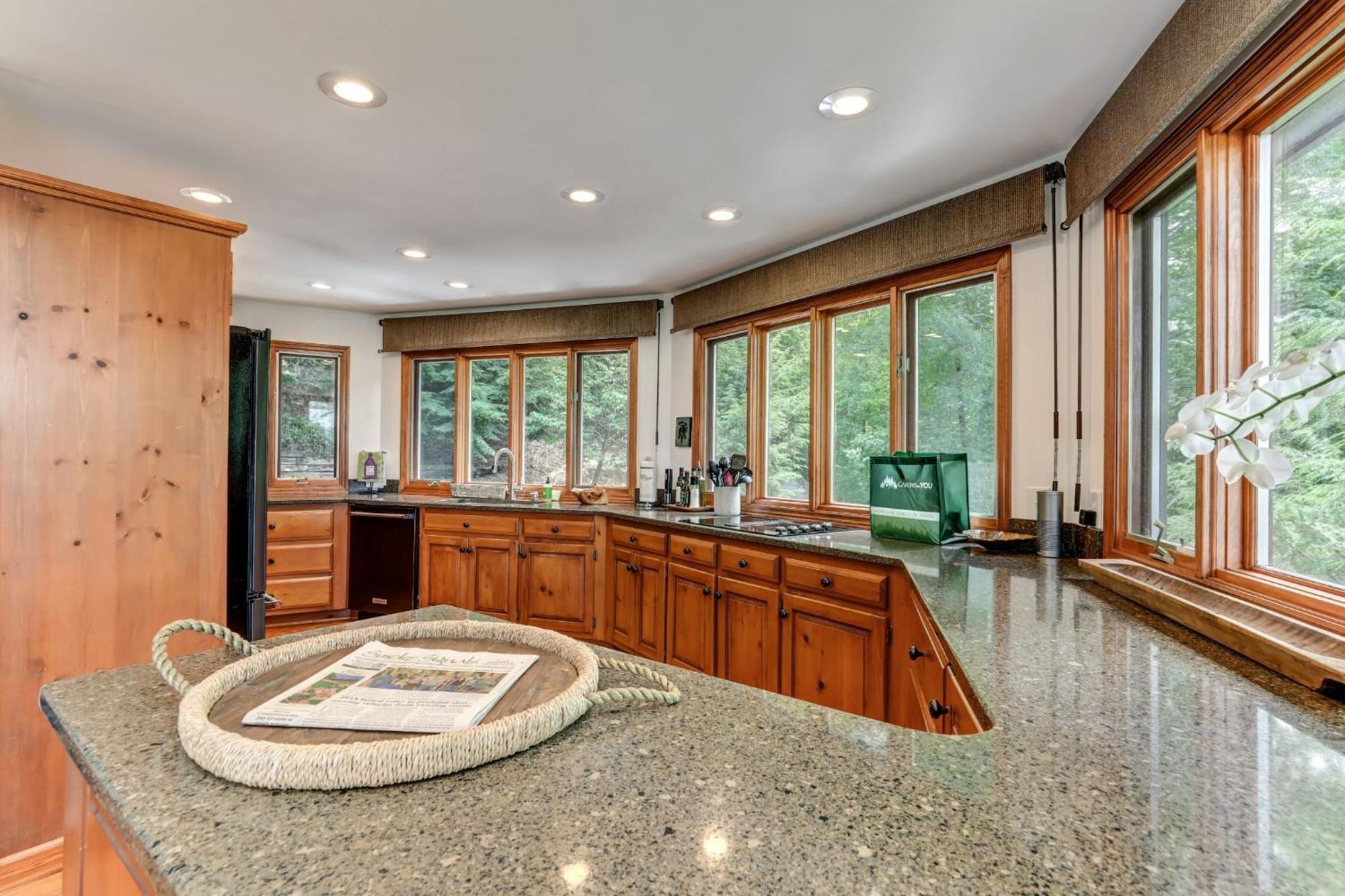 Falken Haus - Relax In Seclusion With Panoramic Lake Views ジャスパー エクステリア 写真